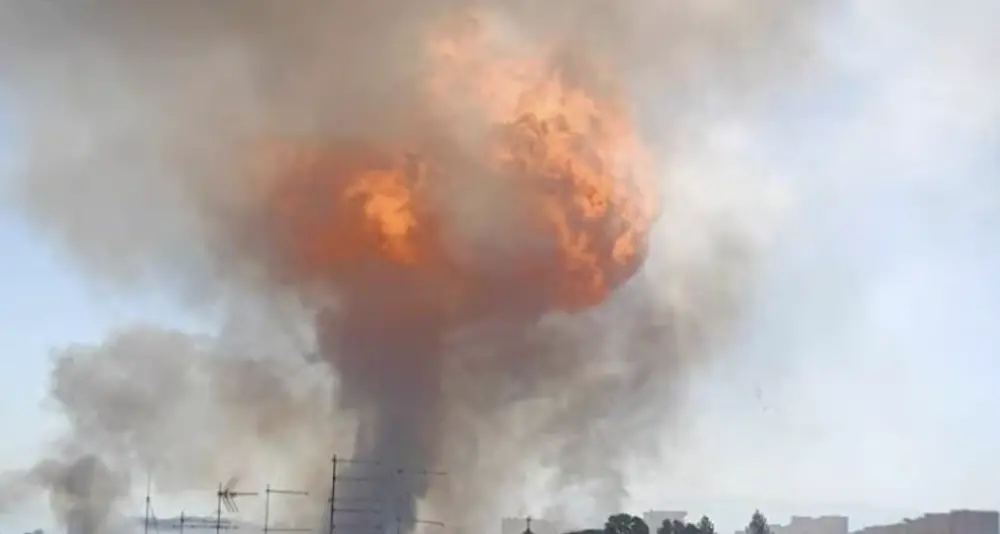 Esplosione a Roma: incendio in un deposito di carburante, feriti e ustionati