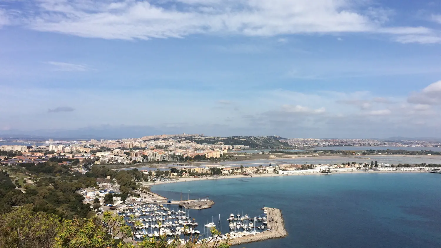 Stop alla balneazione in un tratto del Poetto: Zedda firma l'ordinanza