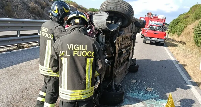 Incidente sulla SS 131, all'altezza di Ottana: due auto coinvolte, feriti i conducenti