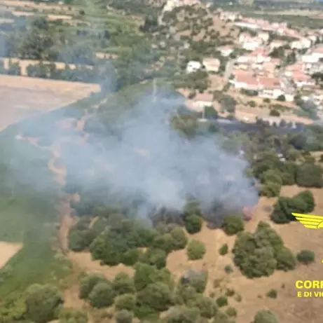 Sedici incendi oggi in Sardegna, cinque richiedono l’intervento dei mezzi aerei
