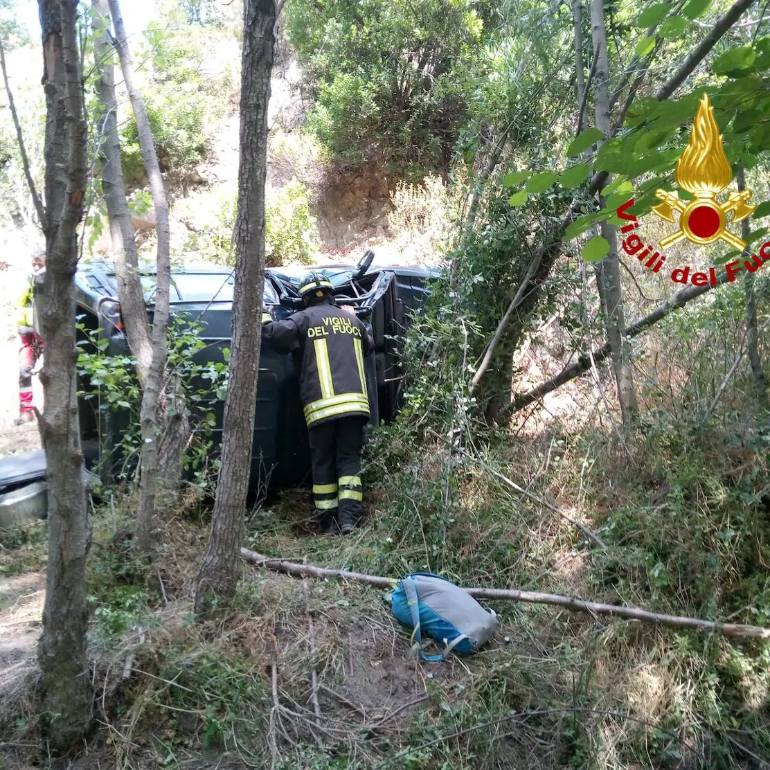 Fuoristrada finisce in una scarpata a Dorgali, un ferito portato in ospedale con l’elisoccorso