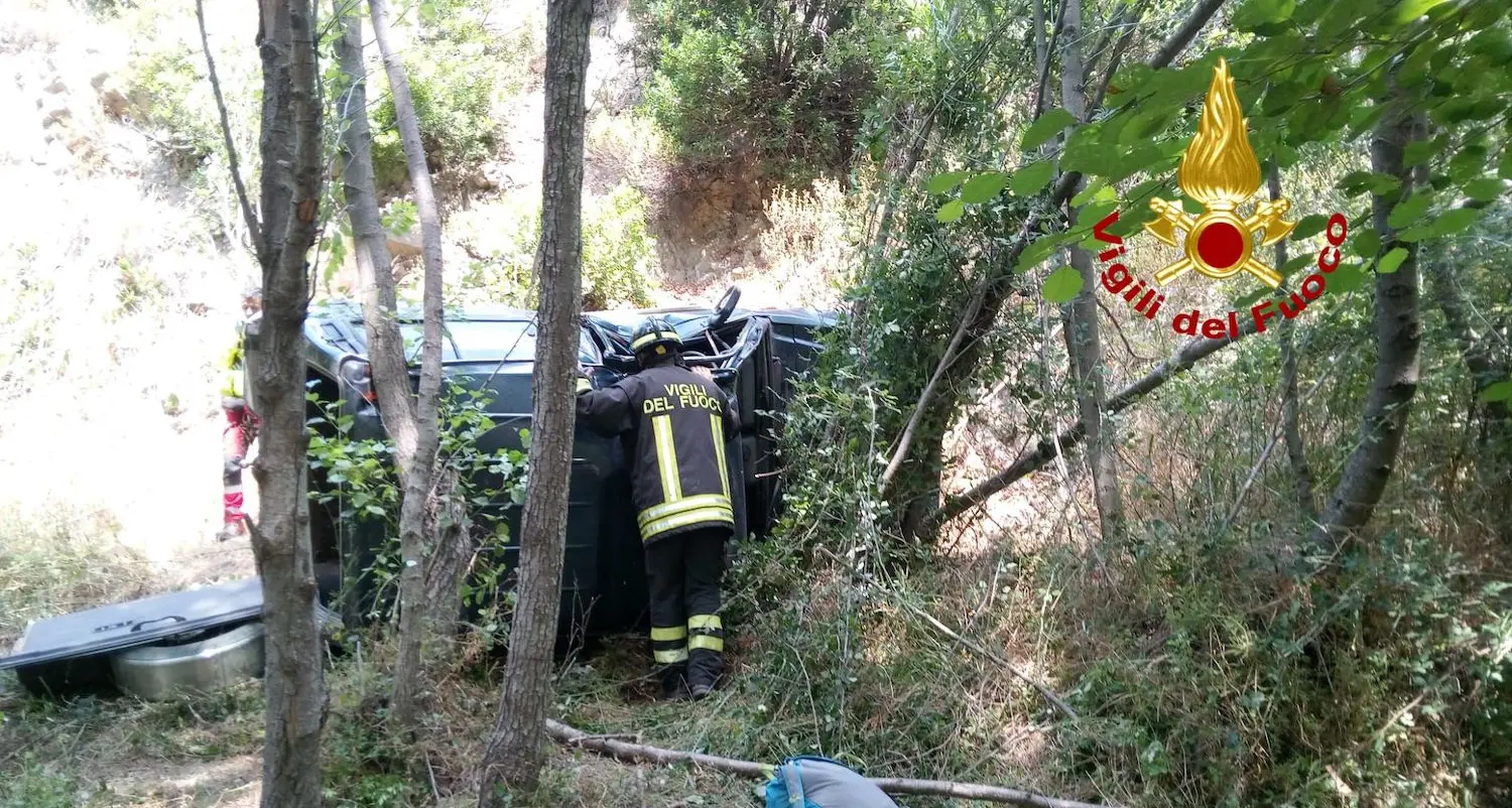 Fuoristrada finisce in una scarpata a Dorgali, un ferito portato in ospedale con l’elisoccorso