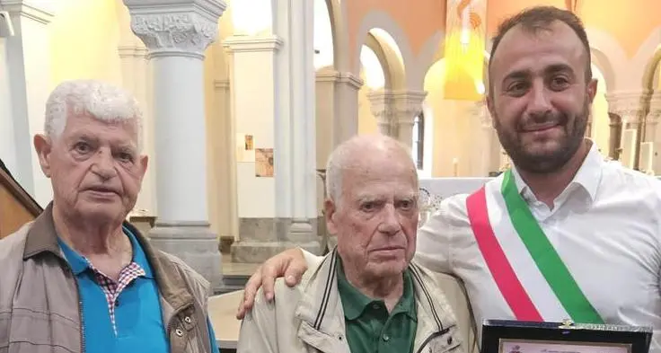 Il sindaco di Chiaramonti a Mons per celebrare i 100 anni di Costantino Manchia