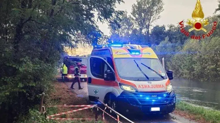 Ondata di maltempo a Milano, donna muore travolta da un albero
