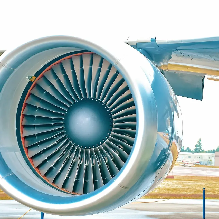 Uomo muore risucchiato dal motore di un aereo a Orio al Serio