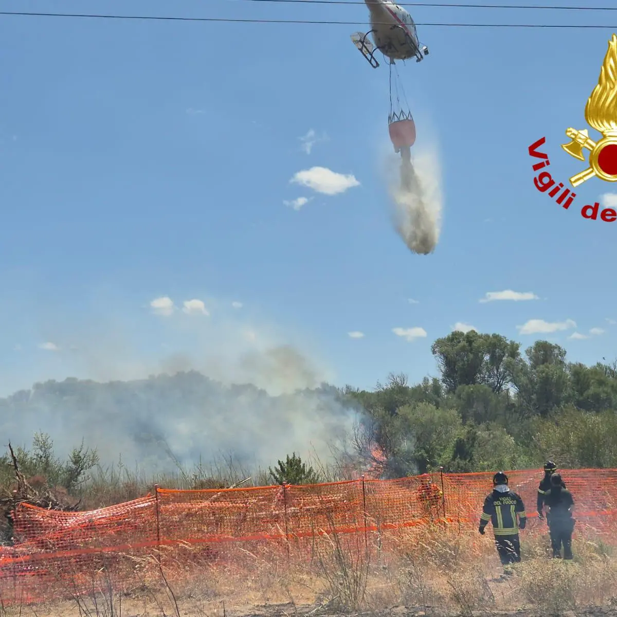 Vasto incendio a ridosso dell’aeroporto di Olbia