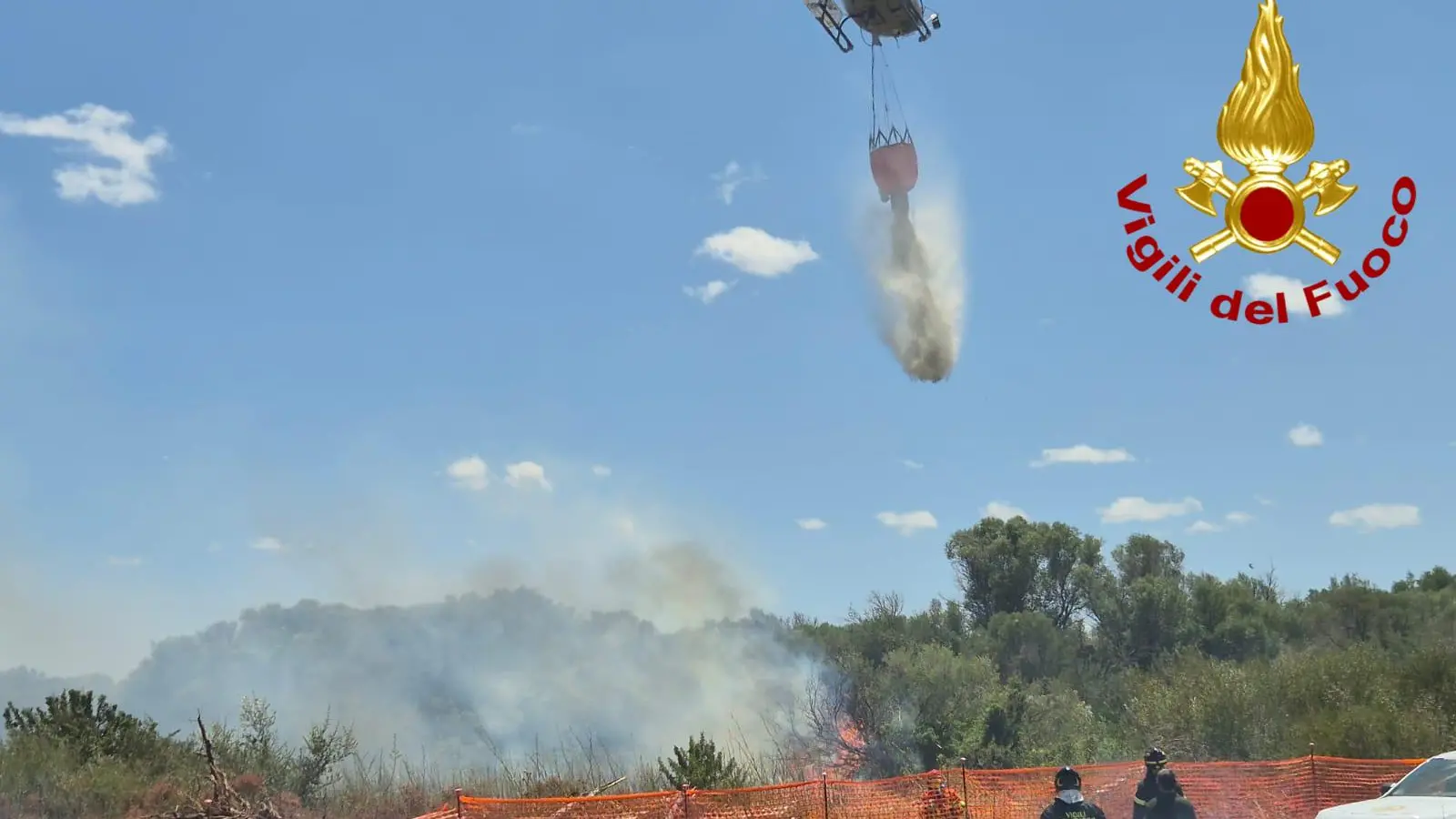 Vasto incendio a ridosso dell’aeroporto di Olbia