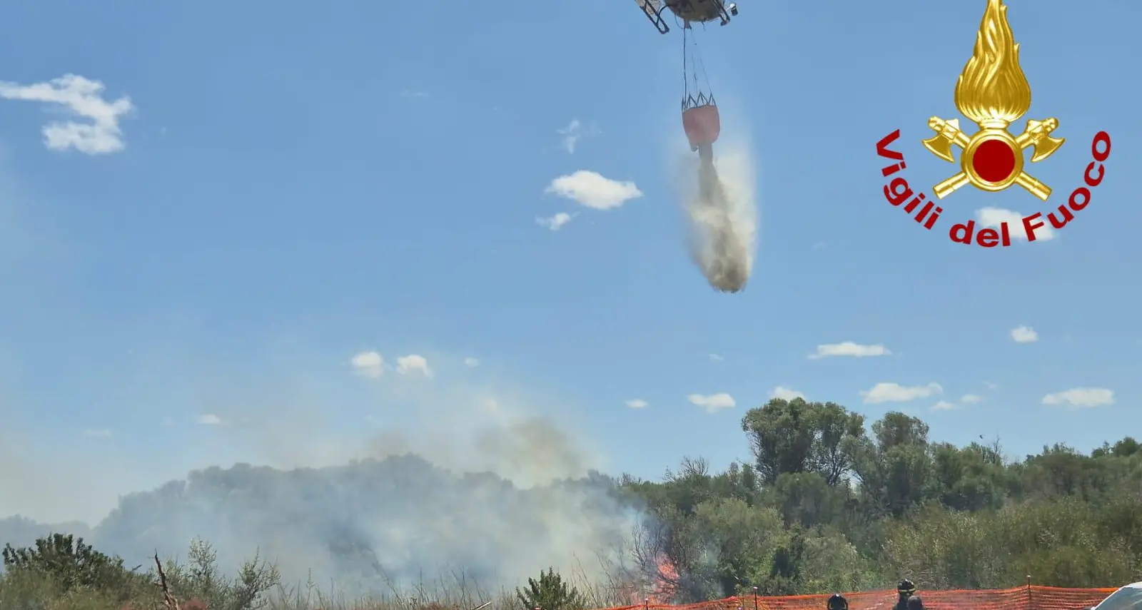 Vasto incendio a ridosso dell’aeroporto di Olbia