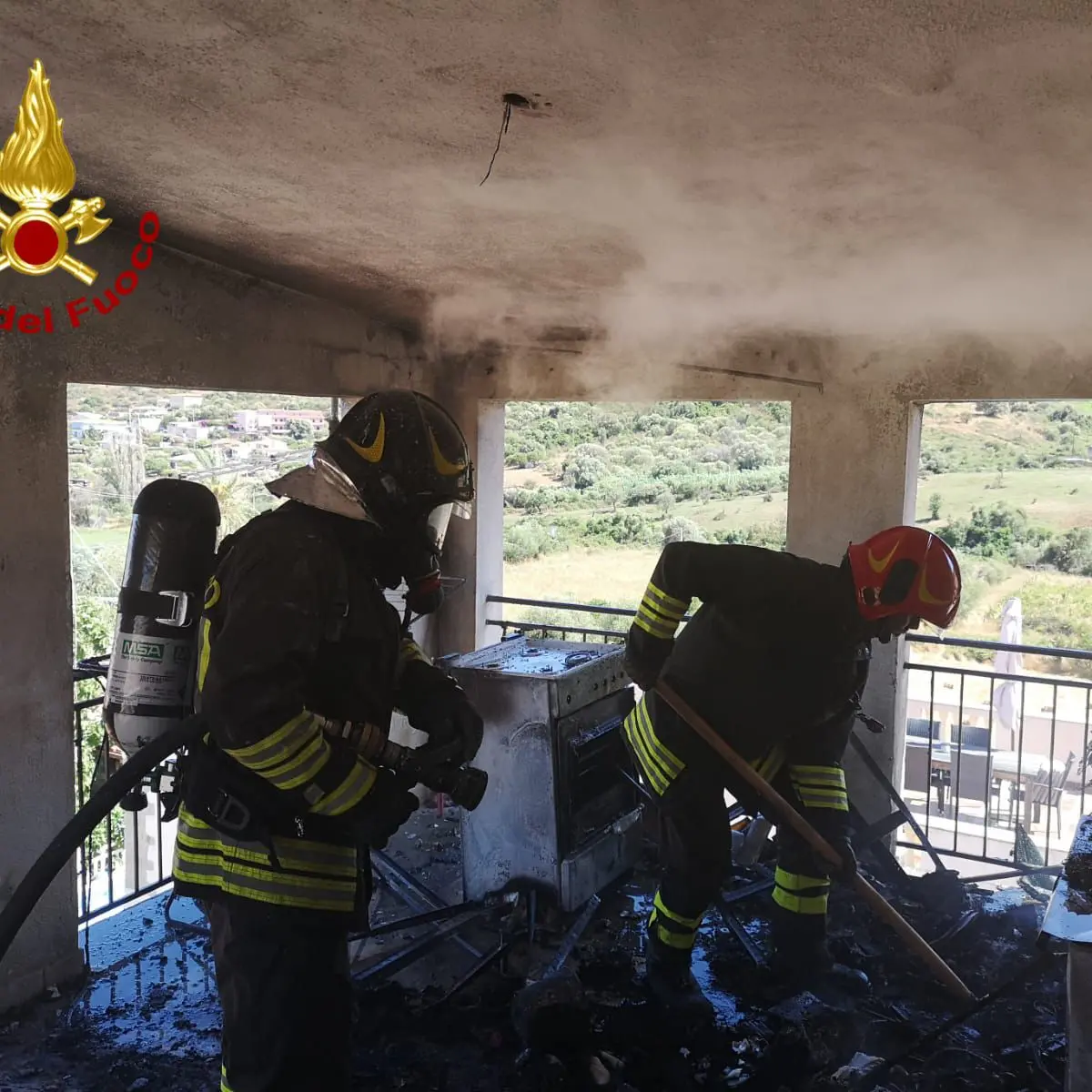 Sovraccarico elettrico scatena incendio a Budoni: abitazione dichiarata inagibile