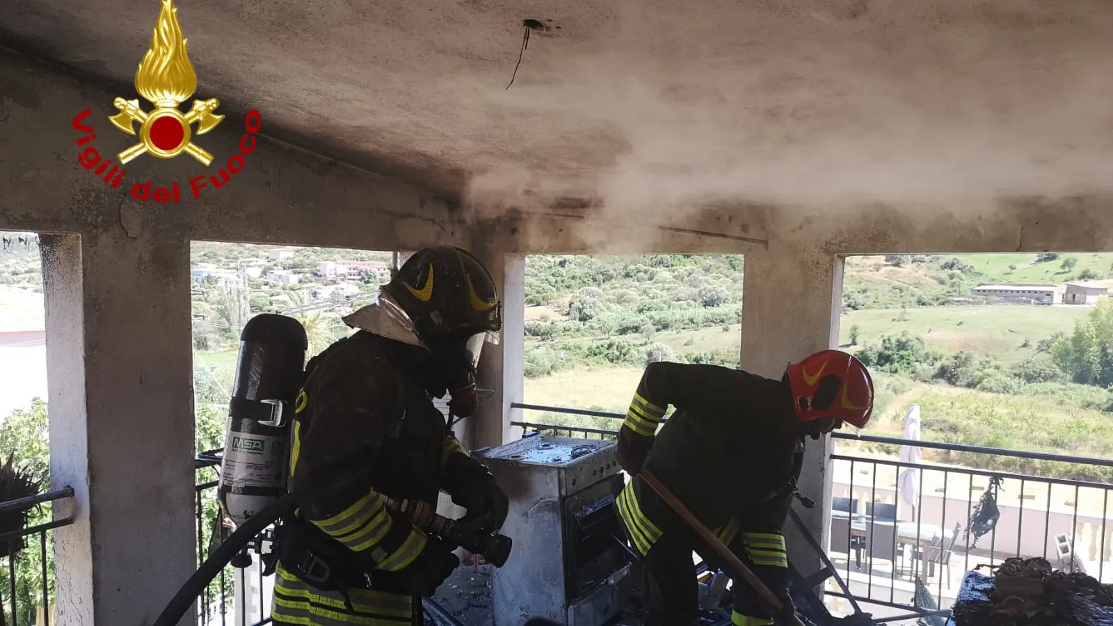 Sovraccarico elettrico scatena incendio a Budoni: abitazione dichiarata inagibile