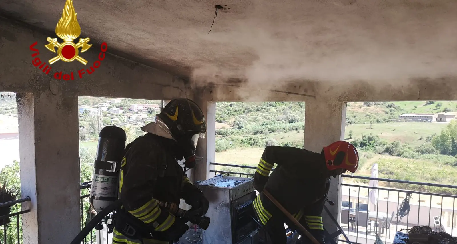Sovraccarico elettrico scatena incendio a Budoni: abitazione dichiarata inagibile