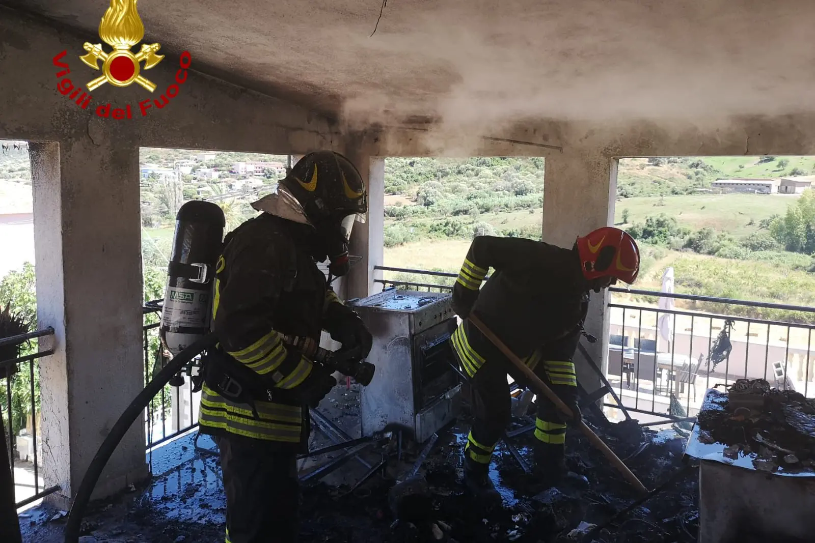 Sovraccarico elettrico scatena incendio a Budoni: abitazione dichiarata inagibile