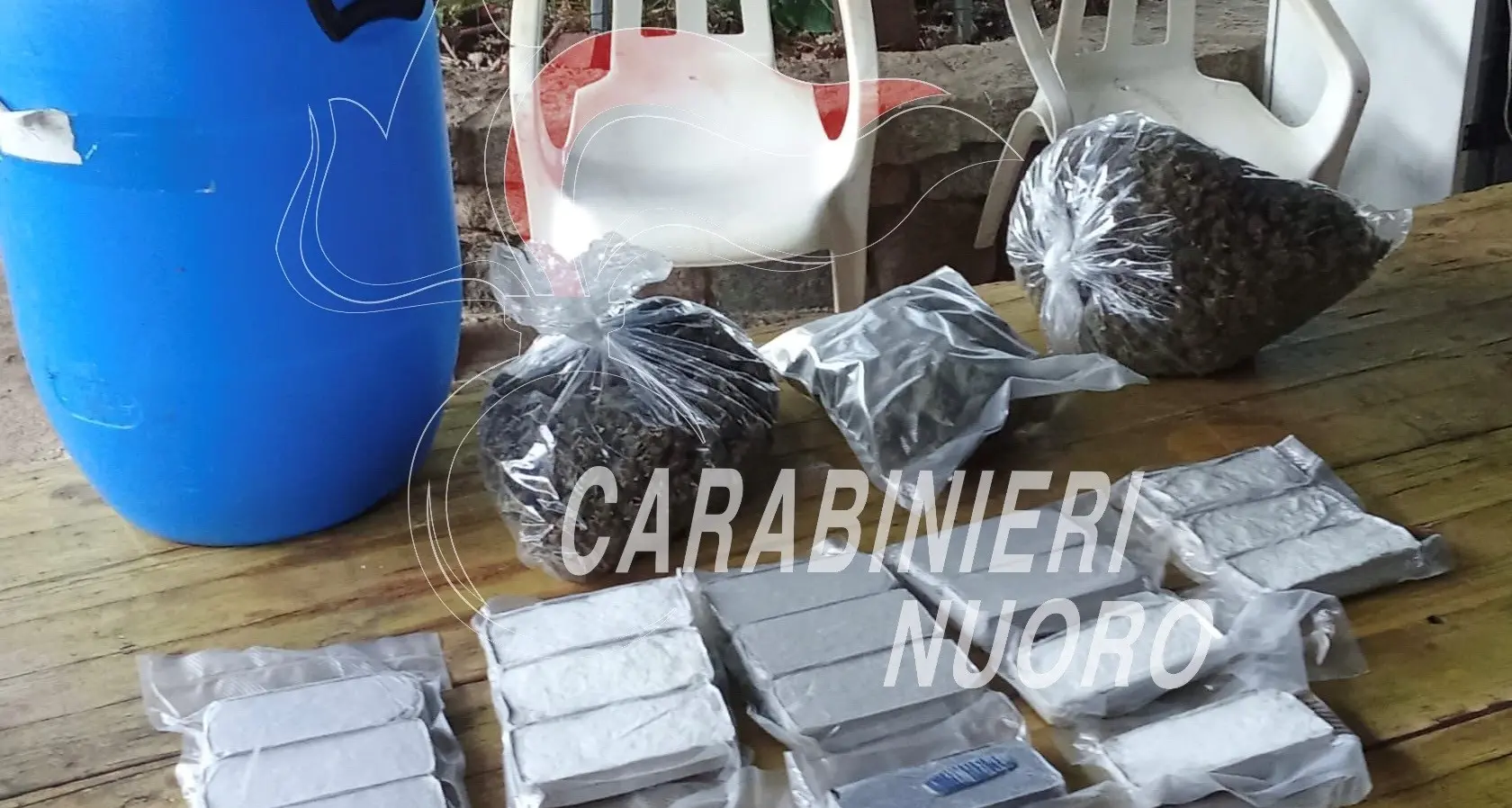 Piantagione di marijuana nascosta in un bunker a Gavoi: due arresti e una denuncia