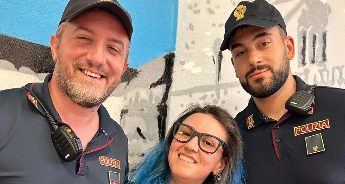Temporale a Como: agenti salvano una donna bloccata sull'auto sommersa dall'acqua