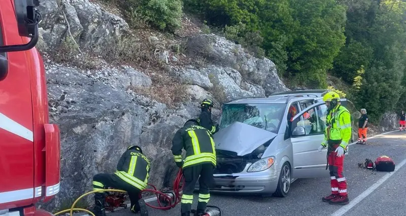 Incidente sulla SS125 a Urzulei: ferita una turista, traffico bloccato per due ore