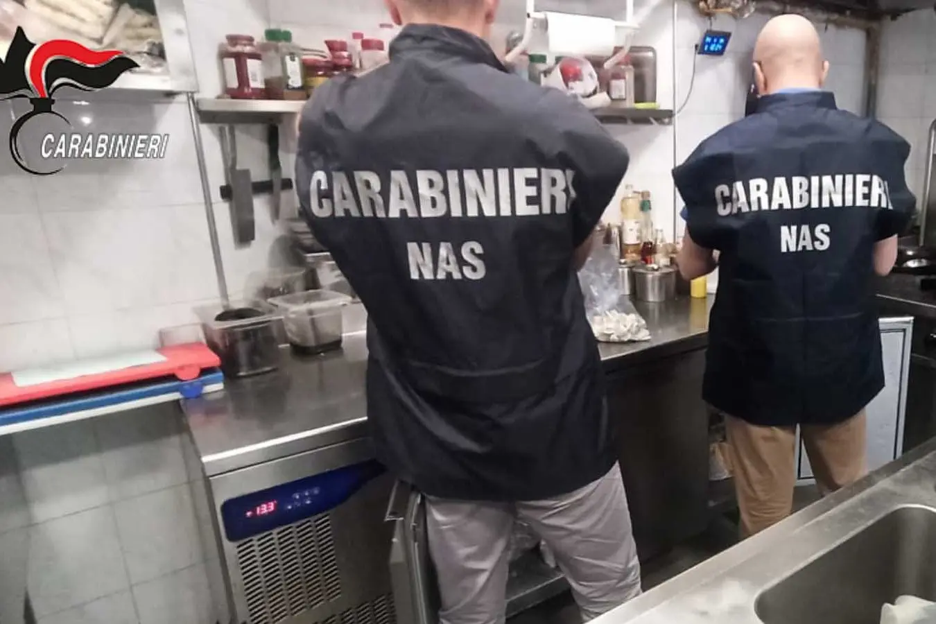 Blatte in cucina, ruggine e polvere: stabilimento balneare chiuso a Quartu Sant'Elena