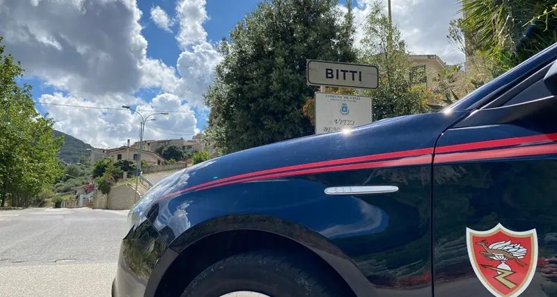 Mise fuoco a un'auto a Bitti: dopo mesi di indagini individuato il responsabile