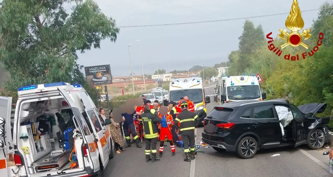 Terribile schianto ad Arzachena: nell'incidente muoiono due ragazzi, tre in ospedale