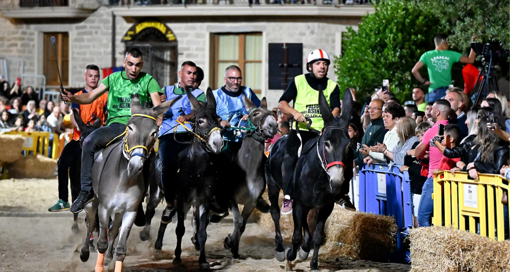 Palio di Ollolai: trionfa Talanas su Django. Vihinados: il Gonfalone a Su Montricu
