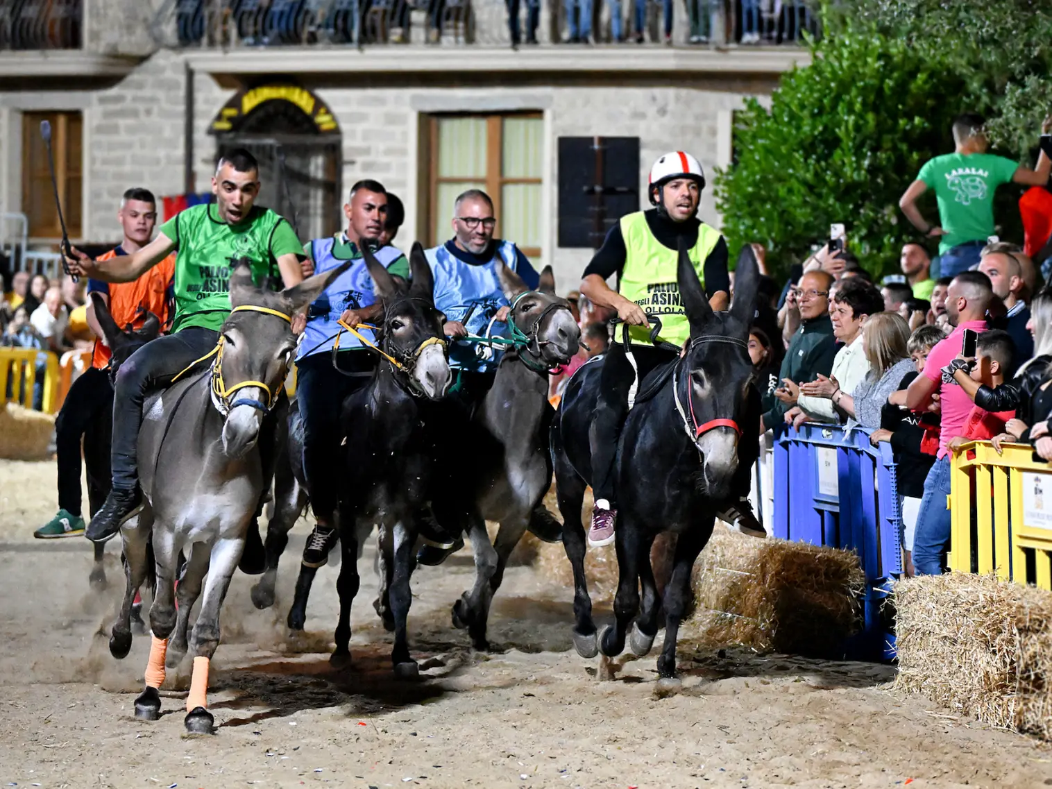 Palio di Ollolai: trionfa Talanas su Django. Vihinados: il Gonfalone a Su Montricu