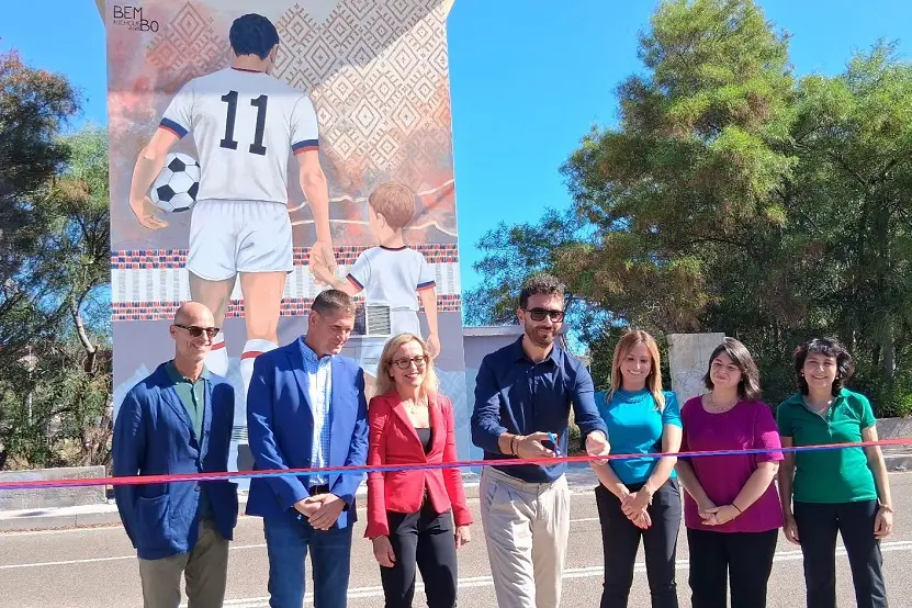 Street art a Cagliari: un murale per Gigi Riva tra arte e memoria