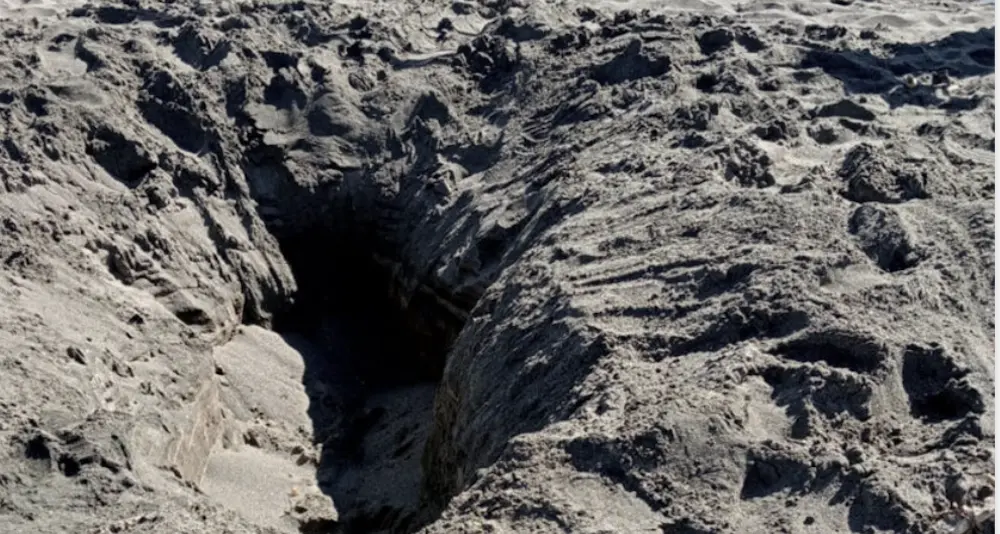 Morto dopo aver scavato una buca in spiaggia: si ipotizza \"malore\" improvviso