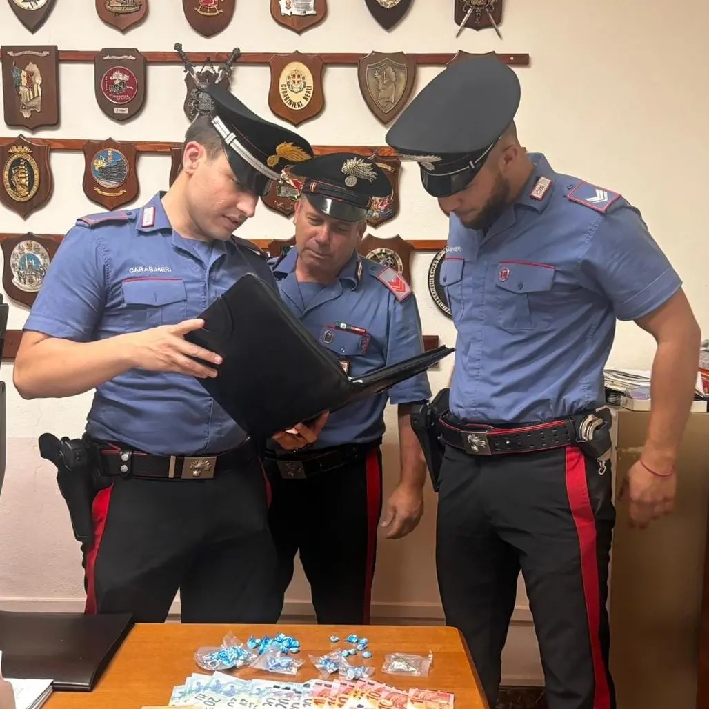Trasportava cocaina e marijuana in auto: giovane arrestato a Maracalagonis