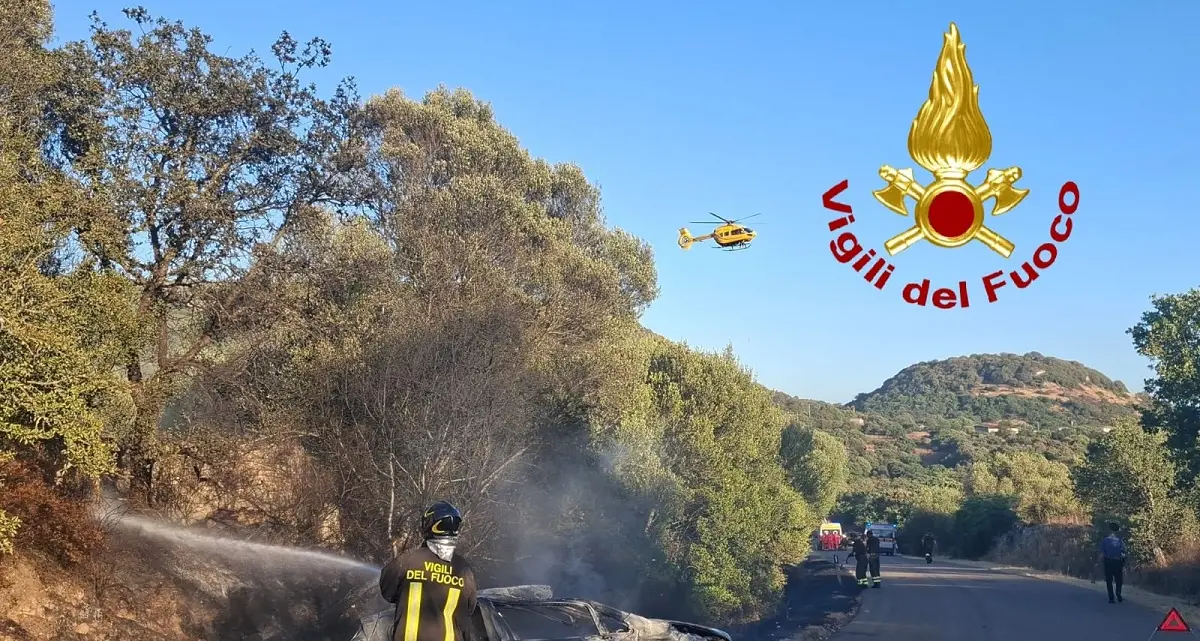 Auto si ribalta e prende fuoco nei pressi di Romana: occupante salvo grazie ai passanti
