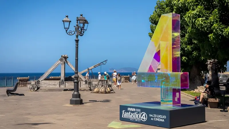 Alghero scelta da Disney per il lancio Marvel: un’installazione per la \"Donna Invisibile\"