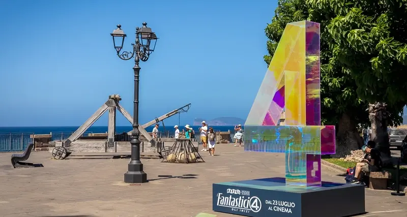 Alghero scelta da Disney per il lancio Marvel: un’installazione per la \"Donna Invisibile\"