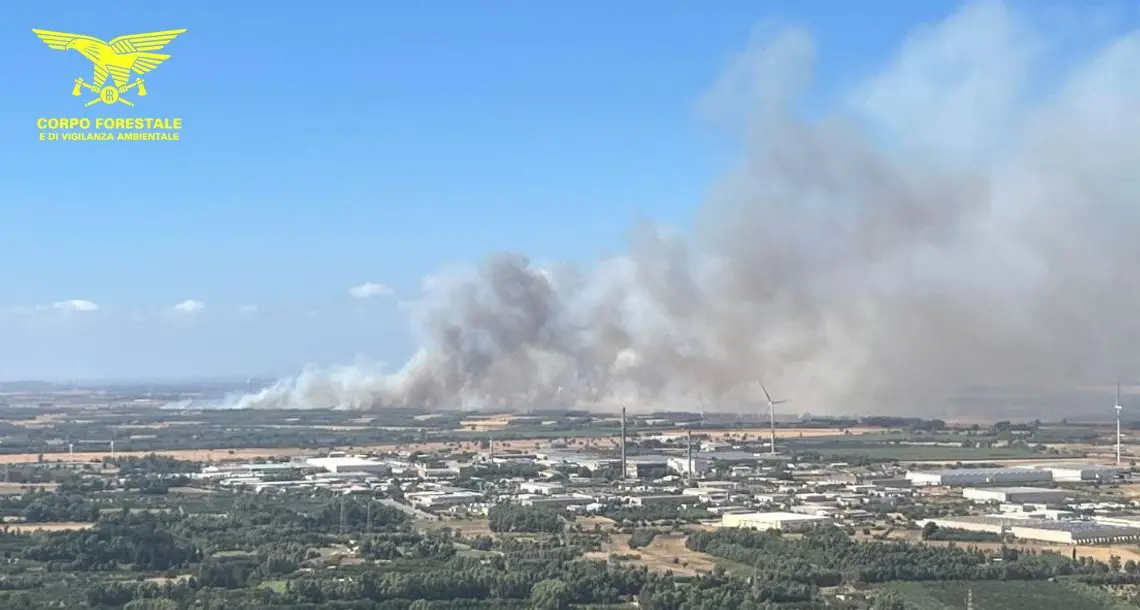 Incendio a Villaspeciosa: salvate due donne dal Corpo Forestale