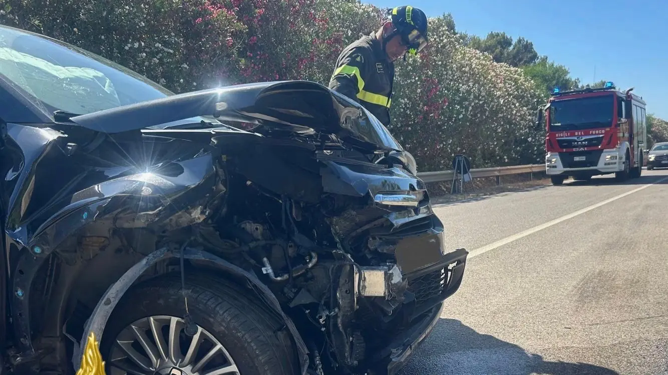 Violento scontro frontale vicino a Porto Torres: tre feriti e traffico bloccato