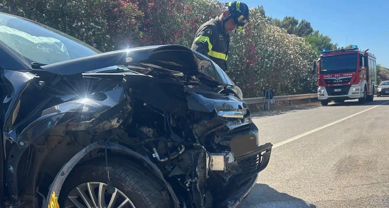 Violento scontro frontale vicino a Porto Torres: tre feriti e traffico bloccato
