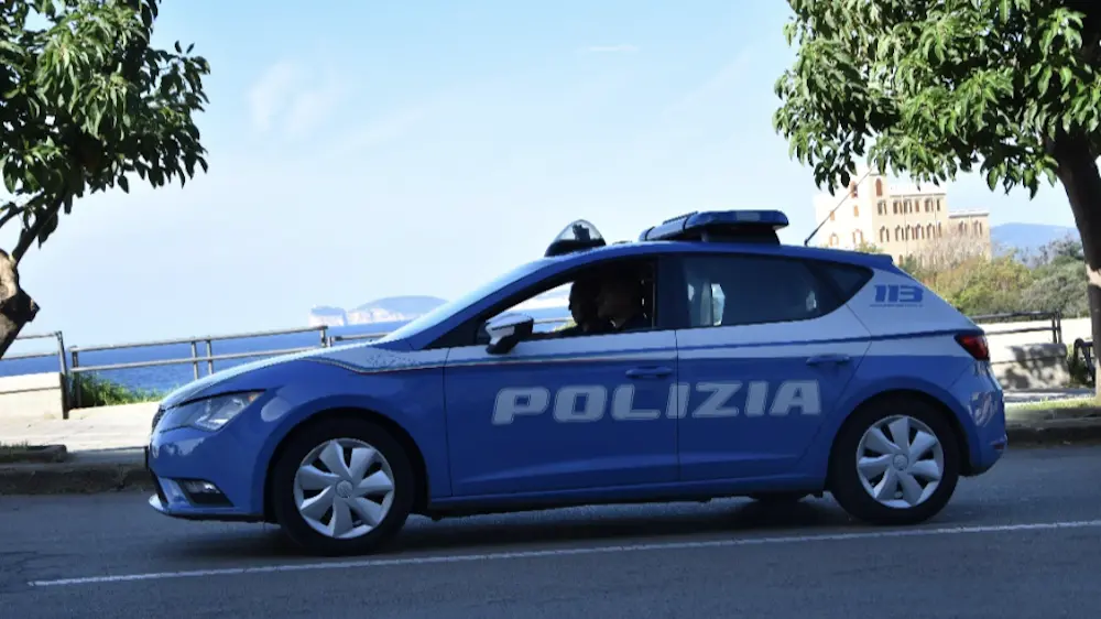 Ferito durante il furto a un distributore: ladro incastrato dalle telecamere ad Alghero