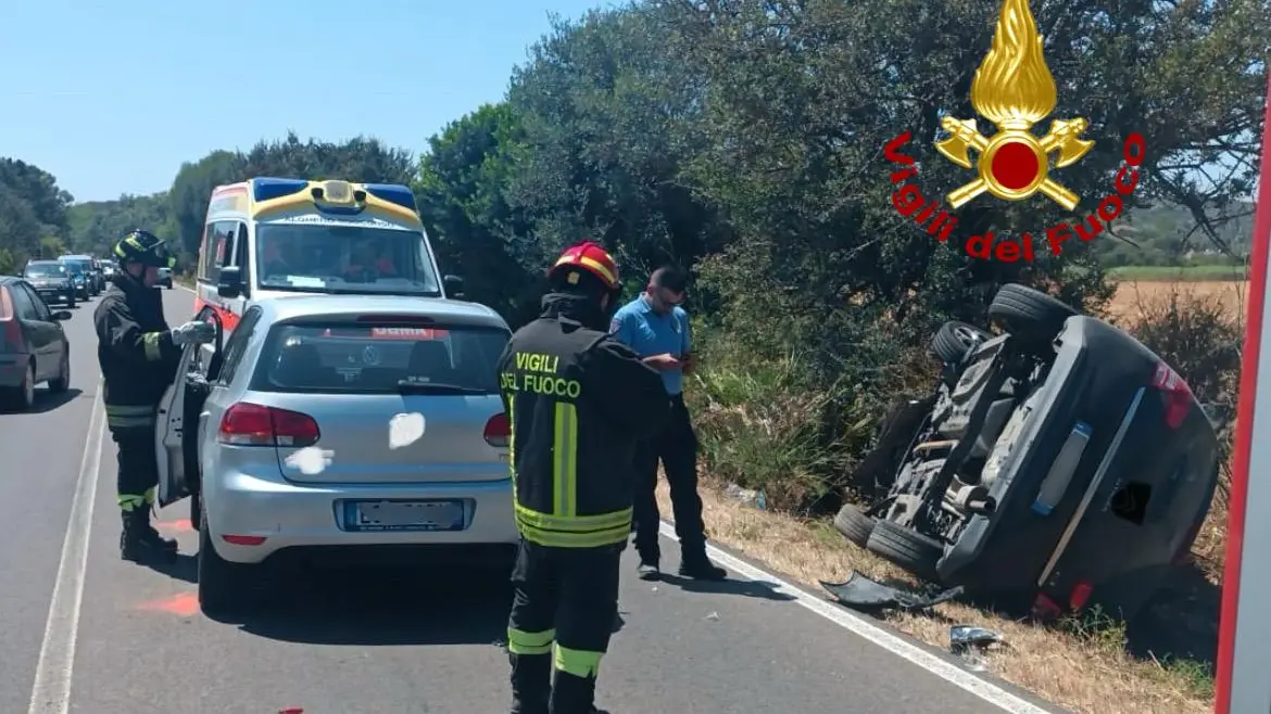 Incidente sulla Statale 127 bis ad Alghero: auto si ribalta dopo tamponamento
