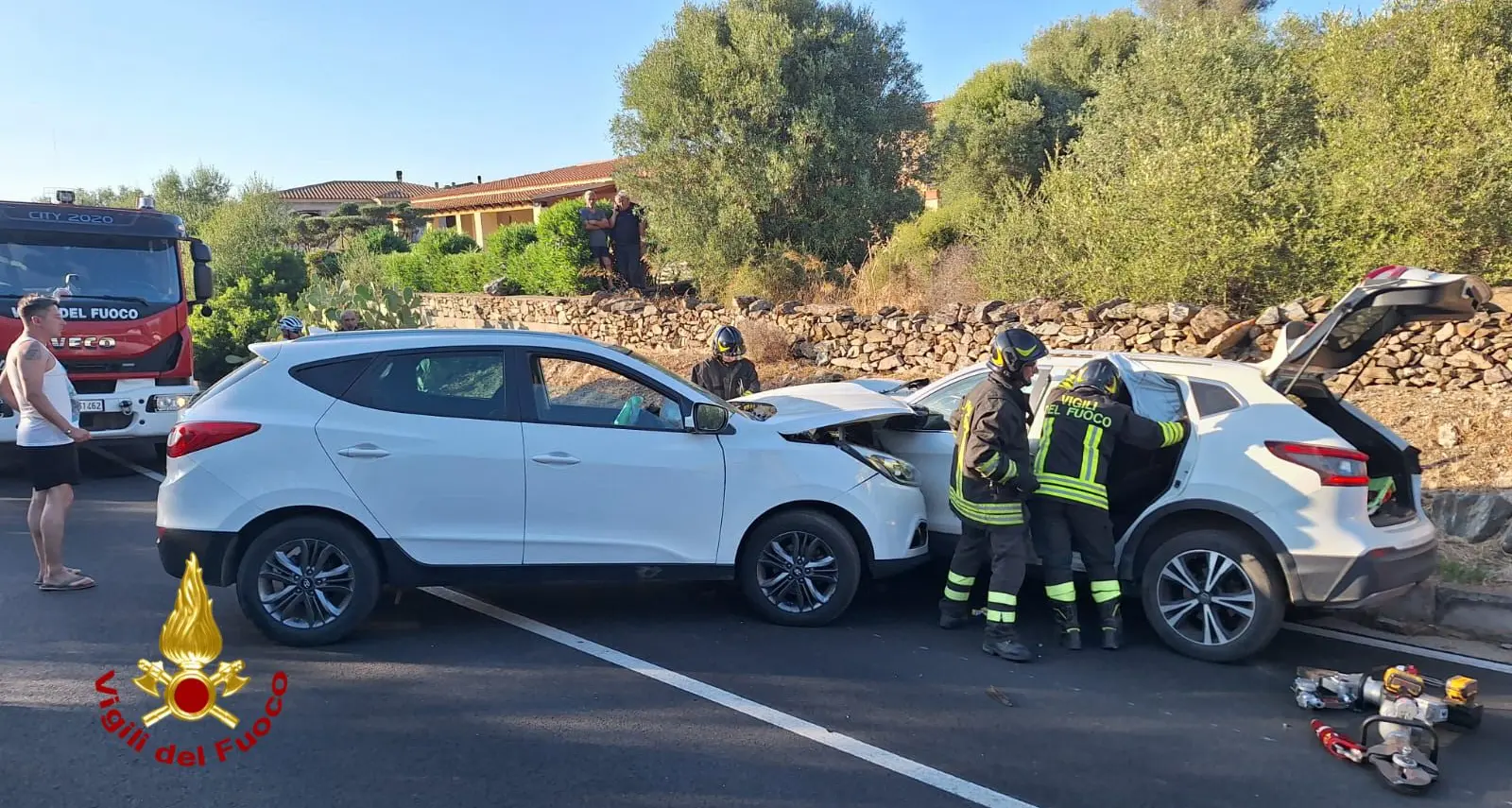 Incidente nei pressi di San Teodoro: feriti i due conducenti