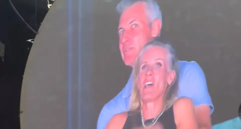 Abbraccio al concerto dei Coldplay: sospesi il Ceo e il Chief People Officer di Astronomer