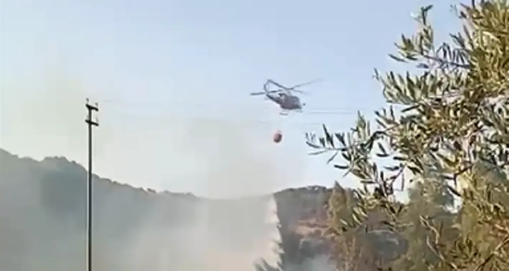 Vasto incendio a Gairo, in Sardegna in azione elicottero e mezzi aerei