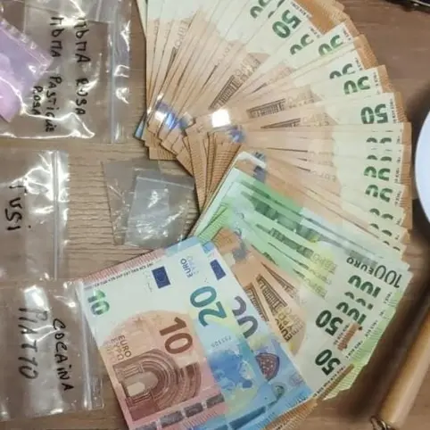 Sequestrato un vasto campionario di droghe sintetiche: arrestato un 43enne a Cagliari