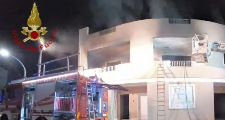 Appartamento prende fuoco: grande spavento nella notte a Quartucciu