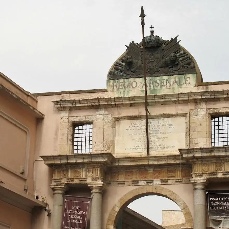 Piazza Arsenale, dove la storia militare incontra la cultura contemporanea