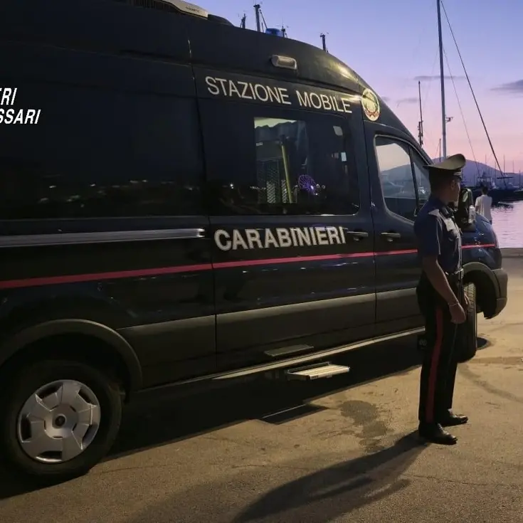 Alghero, con arnesi da scasso vicino agli stabilimenti: due denunciati