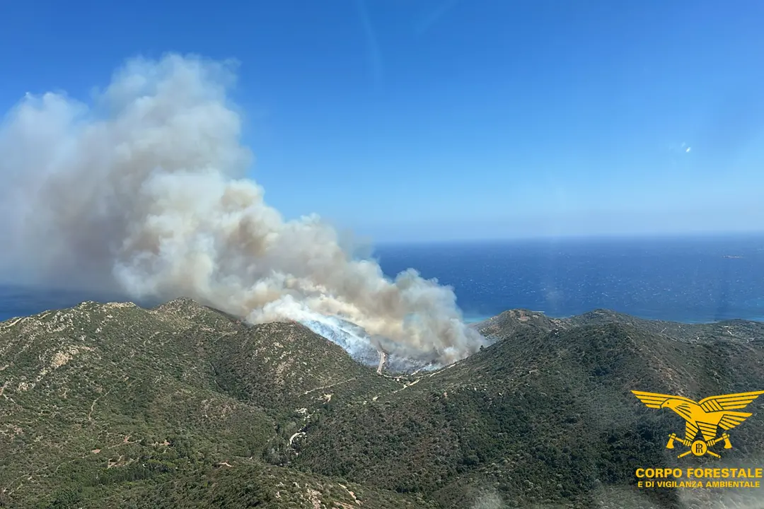 <p>L\\'incendio a Villasimius</p>\\n