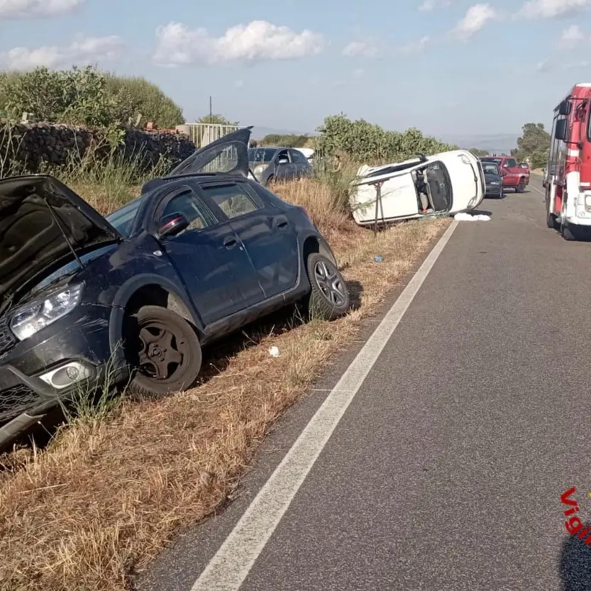 Violento scontro vicino a Silanus: auto ribaltate e quattro feriti gravi