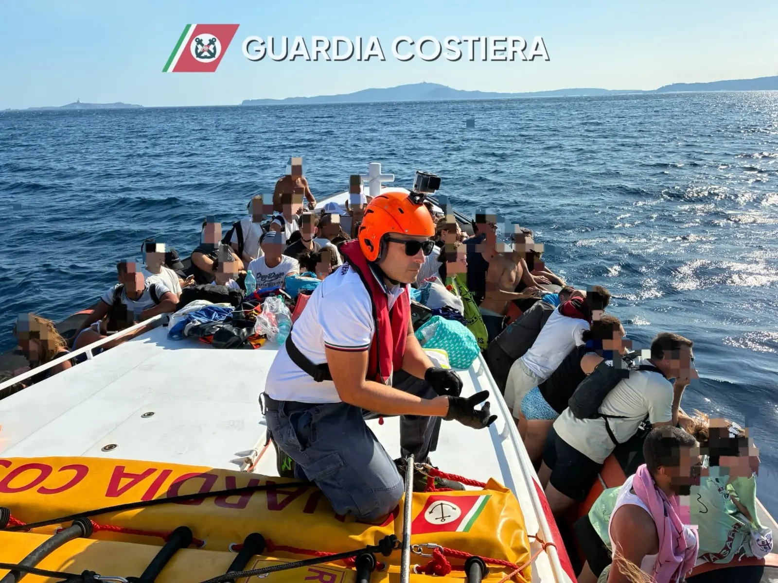 Incendio a Villasimius: 142 bagnanti salvati dalla Guardia Costiera