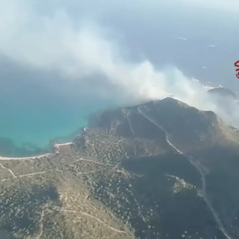 Incendio a Punta Molentis, indagini in corso: intercettata \"un'auto sospetta\"