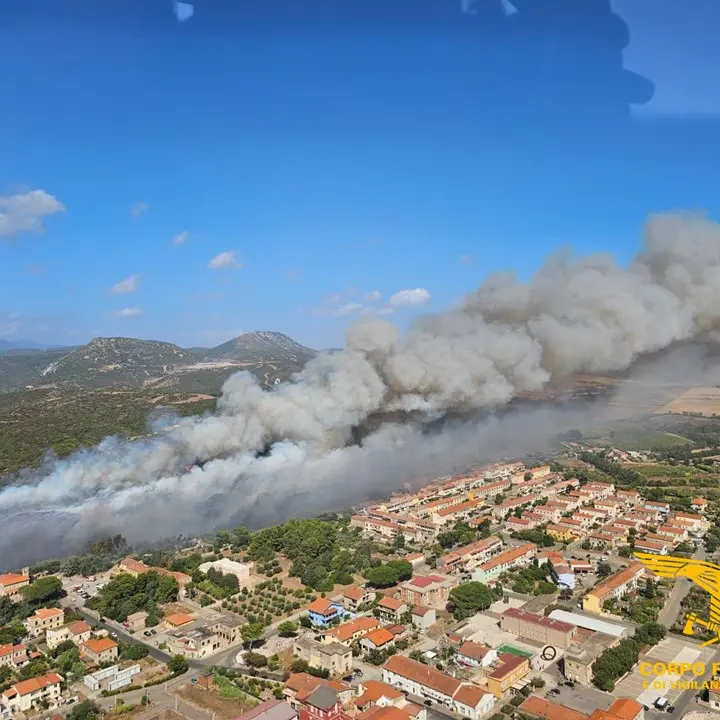 Giornata terribile sul fronte incendi: 42 roghi in un solo giorno, per 13 l'intervento aereo