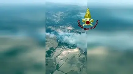 La ricognizione dall'elicottero sull'incendio tra Osilo\u00A0e\u00A0Codrongianos