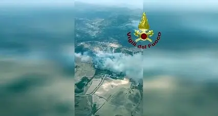 La ricognizione dall'elicottero sull'incendio tra Osilo\u00A0e\u00A0Codrongianos