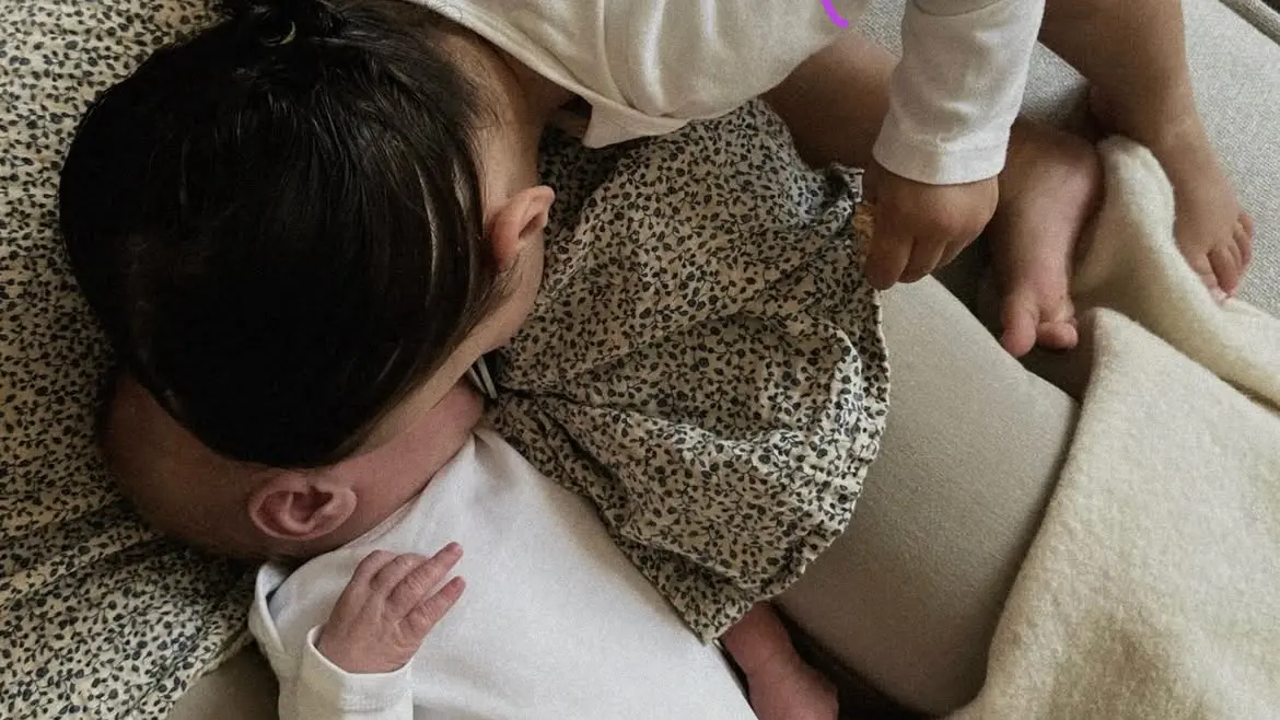 Sempre meno italiani vogliono avere figli: motivi economici e lavoro